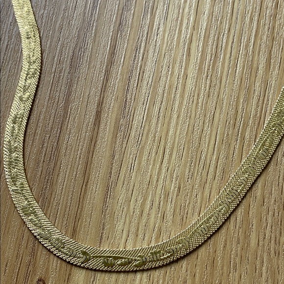 Elegant Floral Gold Chain Necklace - Picture 2 of 4